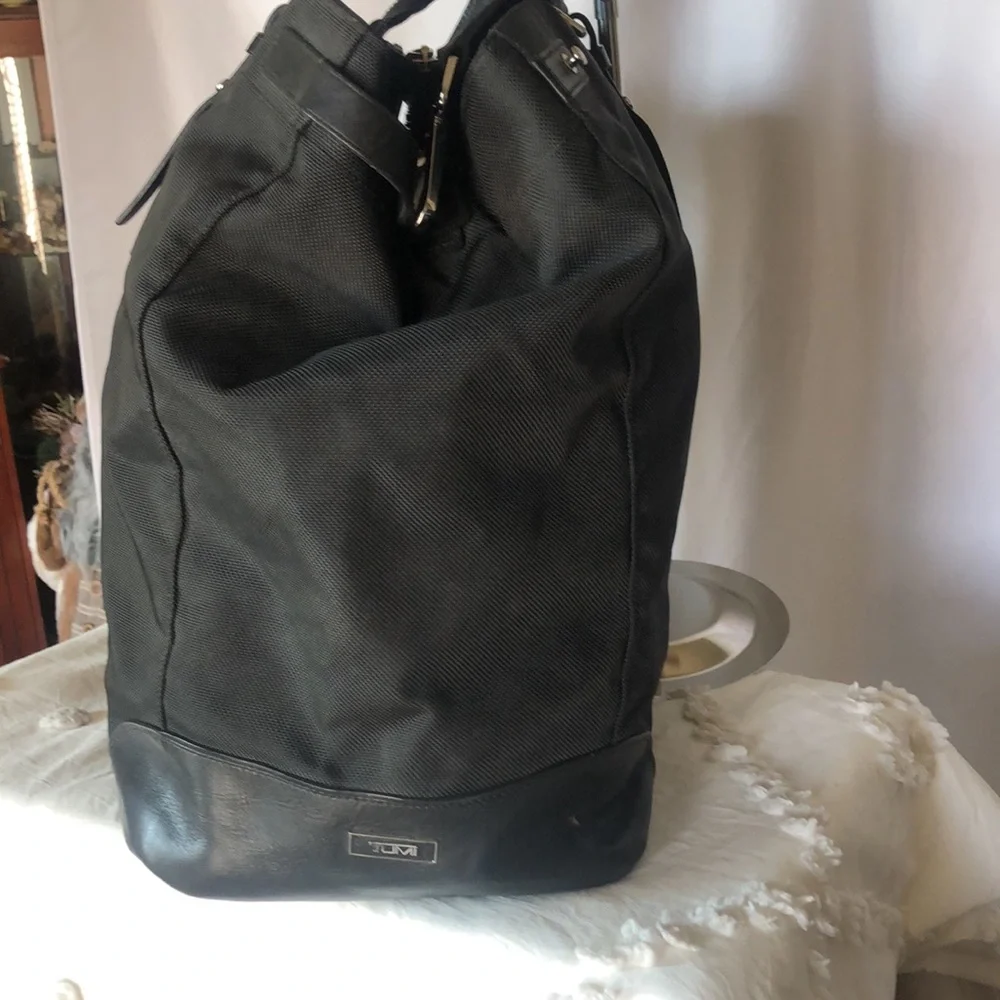 TUMI large black weekender bag. Leather and nylon. Detachable strap.